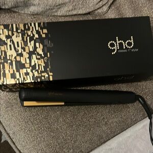 GHD Classic Styler Hair Straightener - Black and Gold